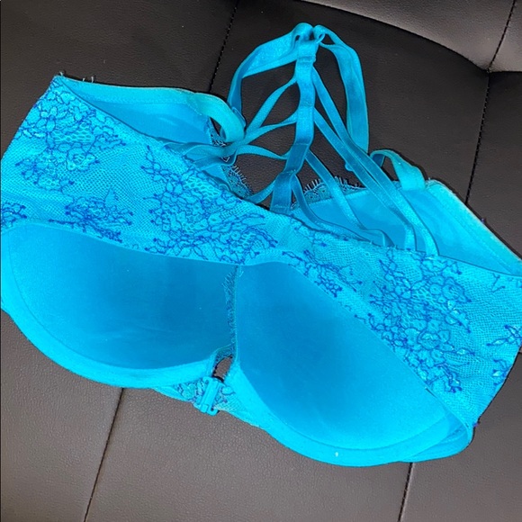 Victoria’s Secret push up bra - Picture 2 of 3